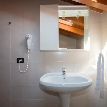 Lakeside Attic Apartment Domaso